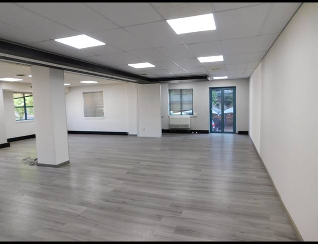 188M² OFFICE TO LET IN HYDE PARK